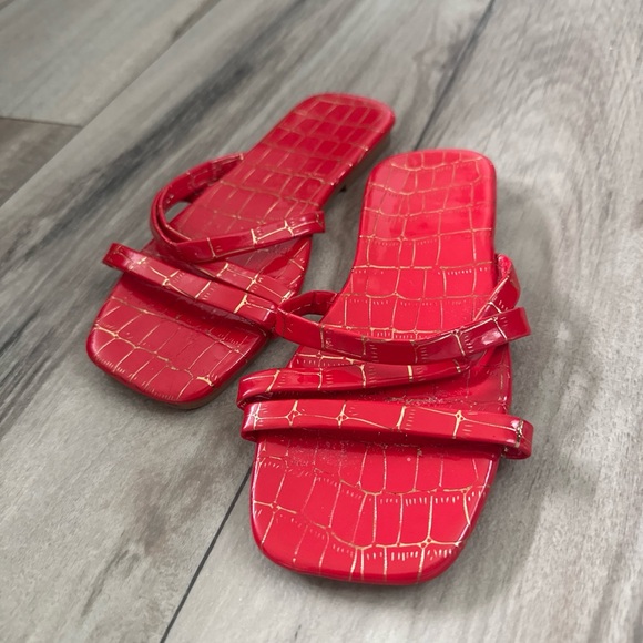 & Other Stories Other - Red Croc-Embossed Slide Sandals - Women